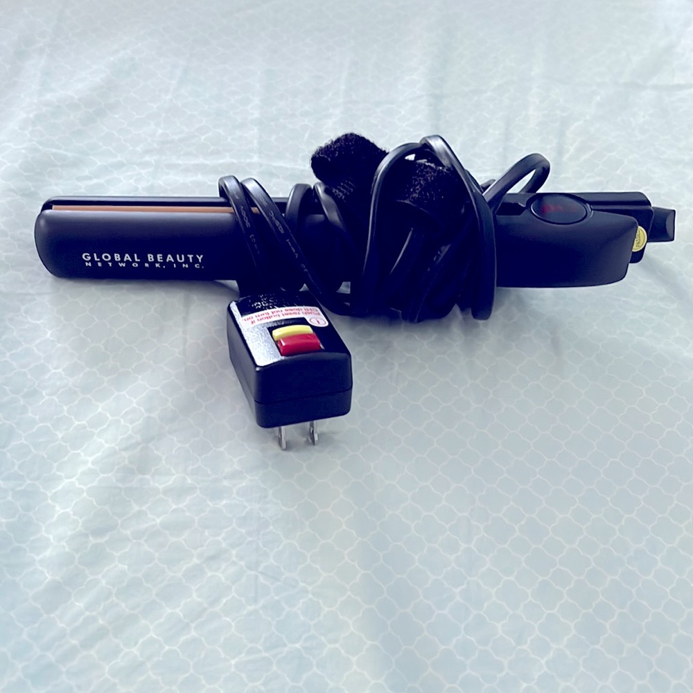 CHI Global Beauty 1” Hair Straightener Like New